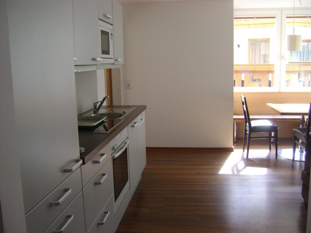 Almandin Apartments Ischgl Ruang foto