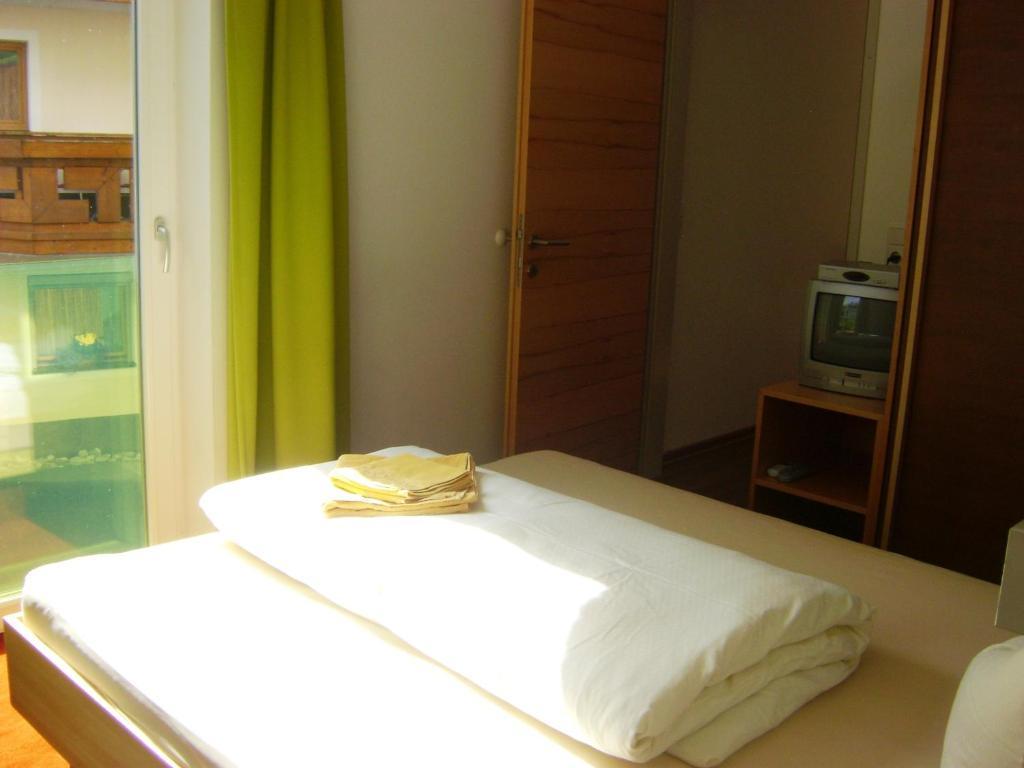 Almandin Apartments Ischgl Ruang foto