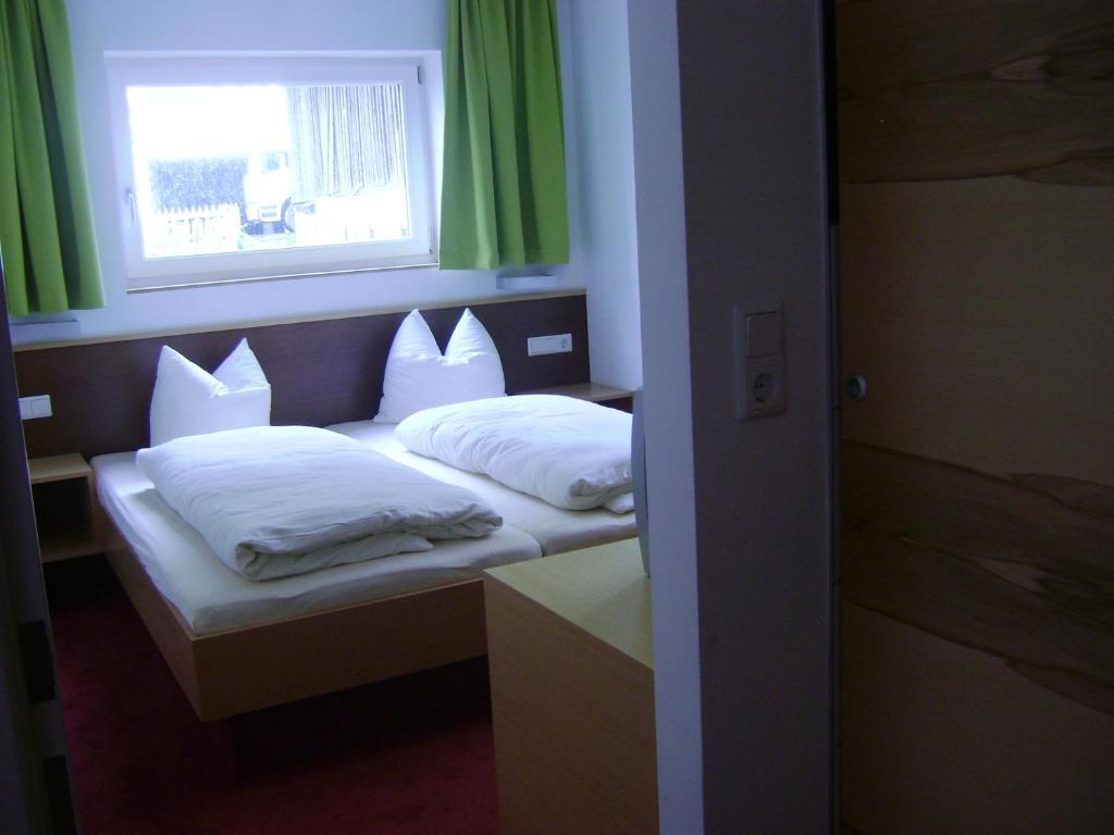 Almandin Apartments Ischgl Ruang foto